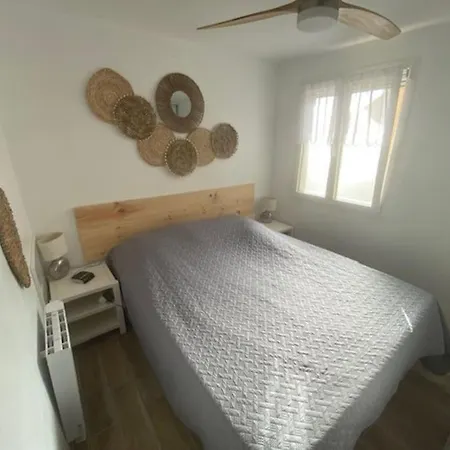 Logement Cozy, Internet Gratuit,clim,2 Chambres,mer A 50m *