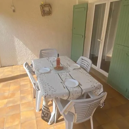Logement Cozy, Internet Gratuit,clim,2 Chambres,mer A 50m Semesterbostad *