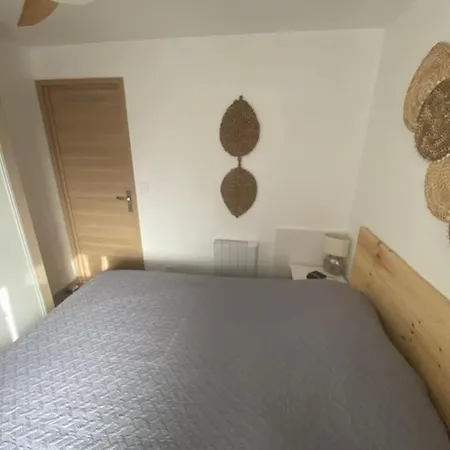 Logement Cozy, Internet Gratuit,clim,2 Chambres,mer A 50m Semesterbostad